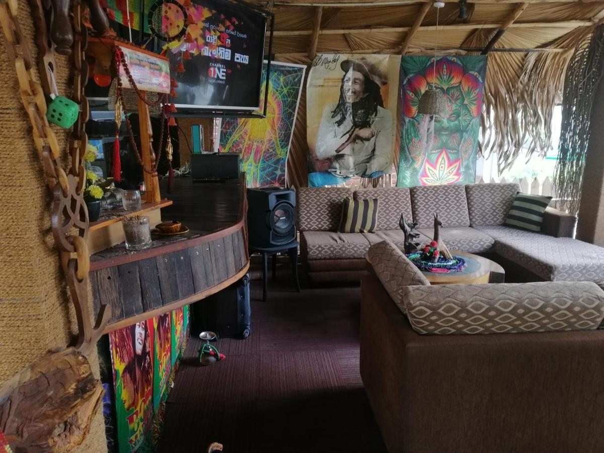 Tiki Bar Hostel Ella Extérieur photo